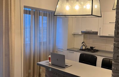Location d’un appartement lumineux de 2 pièces, 76 m², quartier Bucureștii Noi, Bucarest, Roumanie